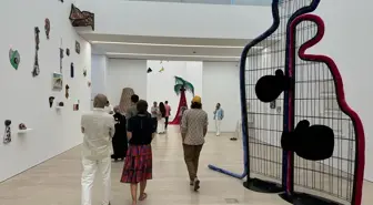 Nilbar Güreş'in İlk Kurumsal Solo Sergisi 'Kadife Bakış' Açılıyor