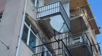 Kadıköy'de 5 Katlı Binanın Balkonu Çöktü