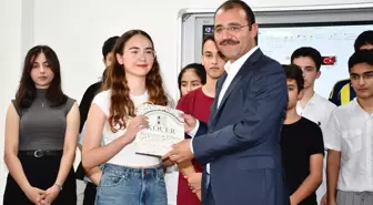 Başarılı Öğrencilere Altın Hediyesi