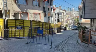 Kağıthane'de Balkon Çöktü, 4 Katlı Bina Tahliye Edildi