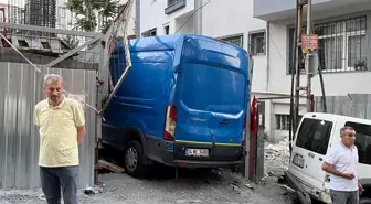 Freni Boşalan Panelvan Yokuş Aşağı Kontrolden Çıktı