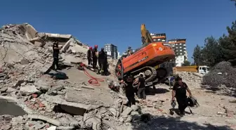 Kahramanmaraş'ta Yıkım Sırasında İş Makinesi Operatörü Hayatını Kaybetti