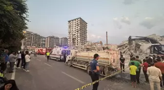 Kahramanmaraş'ta Yıkım Sırasında İş Makinesi Operatörü Hayatını Kaybetti