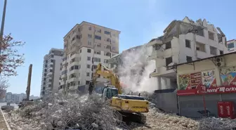 Kahramanmaraş'ta Depremzedeler İçin Yıkım Çalışmaları Devam Ediyor