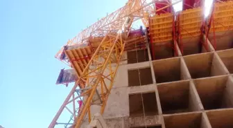 Kule Vinç Devrildi, Operatör Hayatını Kaybetti