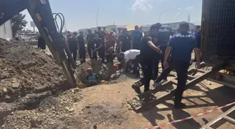 Kahramanmaraş'ta Toprak Kayması: Operatör Göçük Altından Kurtarıldı