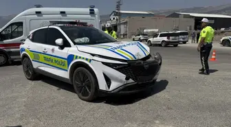 Kahramanmaraş'ta Polis Aracı ile Hafif Ticari Araç Çarpıştı