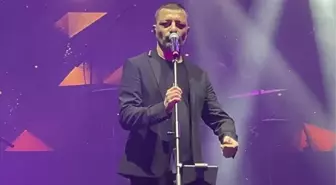 Kahramanmaraş'ta Uluslararası Geleneksel Ağustos Fuarı'nda Mehmet Erdem Konser Verdi