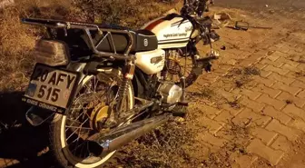 Kale'de Motosiklet Kamyonetle Çarpıştı, Sürücü Yaralandı