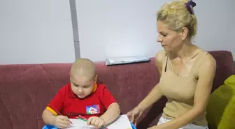 Meme Kanseri Tedavisini Oğlunun İçin Yarıda Bırakan Anne, Kanseri Yenen Oğlu ile Umutlanıyor