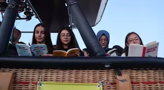 Kapadokya'da Öğrenciler Sıcak Hava Balonunda Kitap Okuyarak Farkındalık Oluşturdu