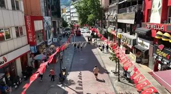 Karabük'te caddeler ve binalar Türk bayraklarıyla donatıldı