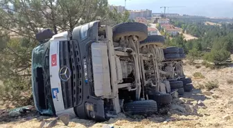 Safranbolu'da Beton Mikseri Devrildi, Sürücü Yaralandı