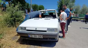 Safranbolu'da Devrilen Otomobildeki Kişi Yaralandı
