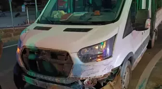 Karabük'te Kamyonet ve Otomobil Çarpıştı: 2 Yaralı