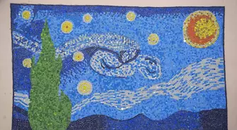 Öğretmen, Plastik Kapaklarla Van Gogh'un 'Yıldızlı Gece'sini Yaptı