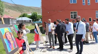 Karlıova'da Öğrencilerden Resim Sergisi
