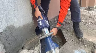 Kars'ta Bacaya Düşen 4 Yavru Köpek Kurtarıldı
