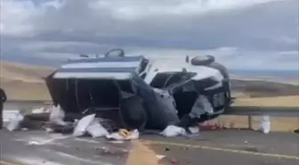 Kars'ta Kamyonet Devrildi: 1'i Çocuk 5 Yaralı