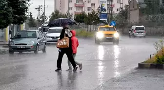 Kars'ta Kuvvetli Sağanak ve Dolu Tahribata Neden Oldu