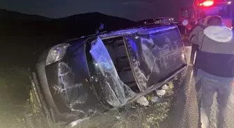 Kars'ta Hafif Ticari Araç Şarampole Devrildi: 4 Yaralı
