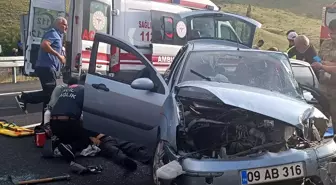 Kars'ta Otomobil ile Tır Çarpıştı: 1 Ölü, 2 Yaralı