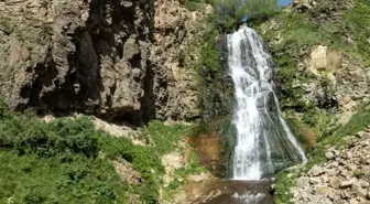 Susuz Şelalesi Yağışlarla Daha Gür Akıyor