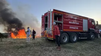 Kastamonu'da Yangın: 3 Samanlık, Garaj ve Odunluk Yandı