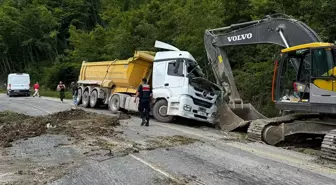 Kastamonu'da Hafriyat Kamyonu Devrildi: Sürücü Hayatını Kaybetti