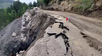 Bozkurt'ta Heyelan Nedeniyle Kapanan Yol İçin Çalışmalar Başlatıldı
