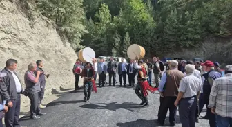 Köyde Asfalt Yolu Kutladı: Davul Zurna ile Eğlence