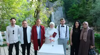 Kastamonulu Çiftin Nikahı Ilıca Şelalesi'nde Kıyıldı