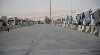 Silopi'deki Tır Şoförleri Kavurucu Sıcaklarla Mücadele Ediyor