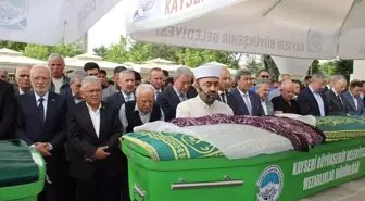 Kayseri Büyükşehir Belediye Başkanı Büyükkılıç'ın Yengesi Toprağa Verildi