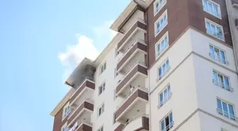 Kayseri'de 14 Katlı Apartmanda Yangın: 8 Kişi Dumandan Etkilendi
