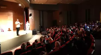 Melikgazi Belediyesi'nden 'Perde Arkası' Tiyatrosu