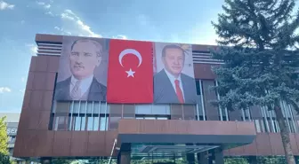 Kayseri'de 'Terörsüz Türkiye'ye destek için kentin farklı noktalarına Türk bayrağı asıldı