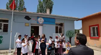 Vali Çiçek'ten Öğrenciye Sürpriz Mezuniyet Ziyareti