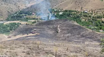 Elazığ'da Otluk Alanda Yangın Söndürüldü