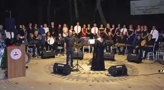 Kemalpaşa'da Öğretmenlerden Oluşan Maarif Korosu Konser Verdi