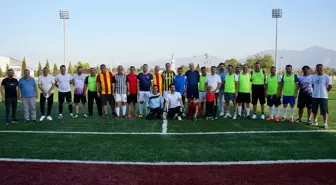 İzmir'de Protokol Üyeleri Futbol Maçında Buluştu