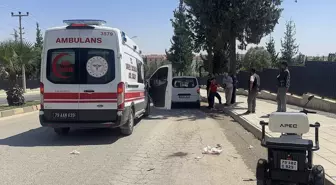 Kilis'te Motorlu Bisiklet Devrildi: 1'i Ağır 2 Yaralı