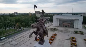 Bişkek'teki Manas Anıtı Yenilendi