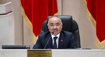 Kırgızistan Meclisi Kendi Kendini Feshetmek İçin İmza Topluyor
