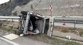 Kırıkkale'de Hafif Ticari Araç Devrildi: 1 Ölü, 1 Yaralı