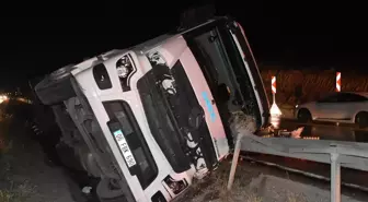 Kırıkkale'de Tırın Refüje Devrilmesi Sonucu Sürücü Yaralandı