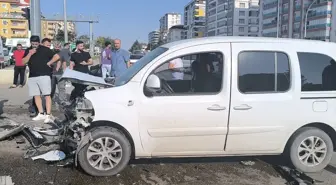Kırıkkale'de Sivil Polis Aracı ile Otomobil Çarpıştı: 3 Yaralı