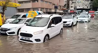 Kırıkkale'de Aniden Bastıran Sağanak Yaşamı Olumsuz Etkiledi