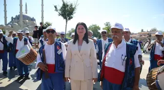 Kırkpınar Yağlı Güreşleri'ne Davet Geleneksel Kıyafetlerle Yapıldı
