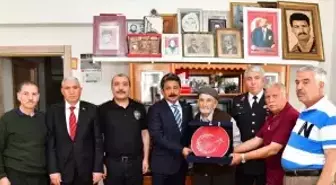 Kırşehir Valisi Demiryürek, şehit ailelerini ziyaret etti